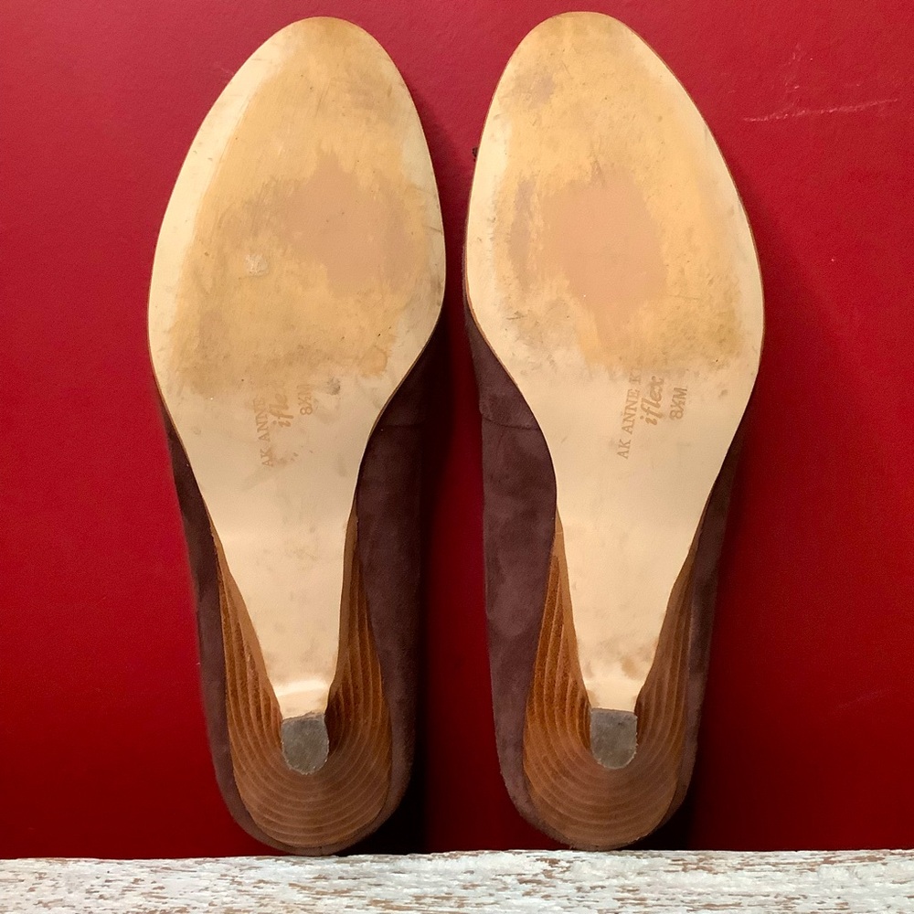 AK Anne Klein Flex Kitten Heels Brown Suede, Bows & Contrasting Cream Stitch - Picture 14 of 16